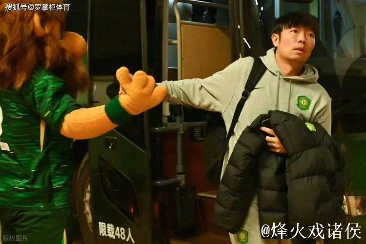 34岁张稀哲将重返国足?主帅邵佳一直接给出回应,球迷直呼意外! 34岁张稀哲将重返国足?主帅邵佳一直接给出回应,球迷直呼意外!