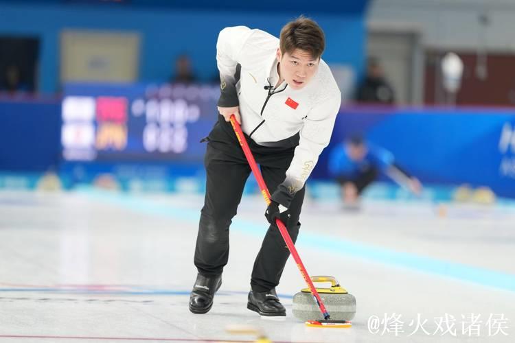 冬奥会冰壶资格赛:中国混双组合7-5力克对手 三连胜居首 冬奥会冰壶资格赛:中国混双组合7-5力克对手 三连胜居首