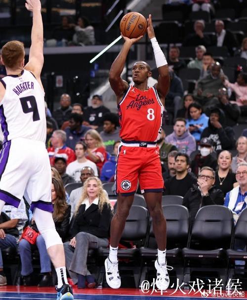 邓恩半场5投3中、三分2中1得到9分1篮板3助攻