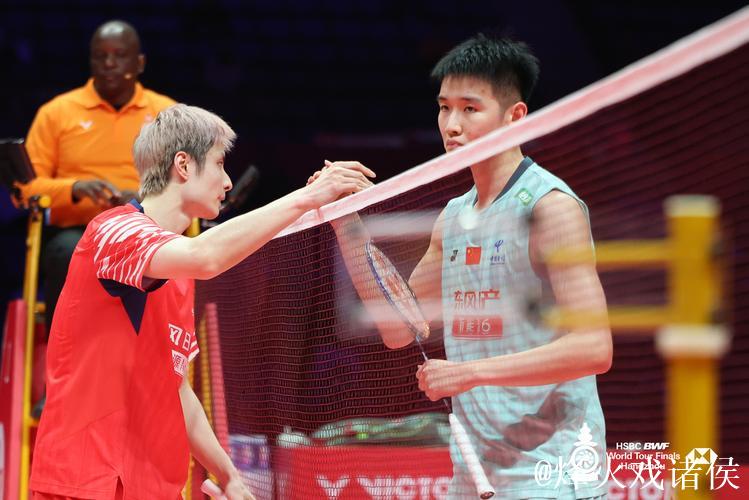 羽联总决赛:石宇奇两局完胜李诗沣,小组赛首战旗开得胜 羽联总决赛:石宇奇两局完胜李诗沣,小组赛首战旗开得胜